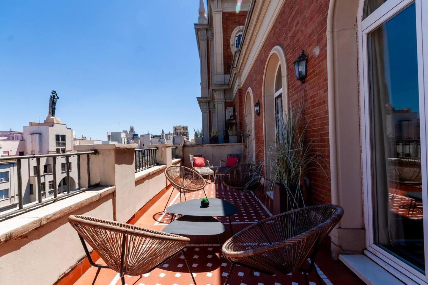 Atico En La Gran Via Con Terraza Apartment Madrid Exterior photo